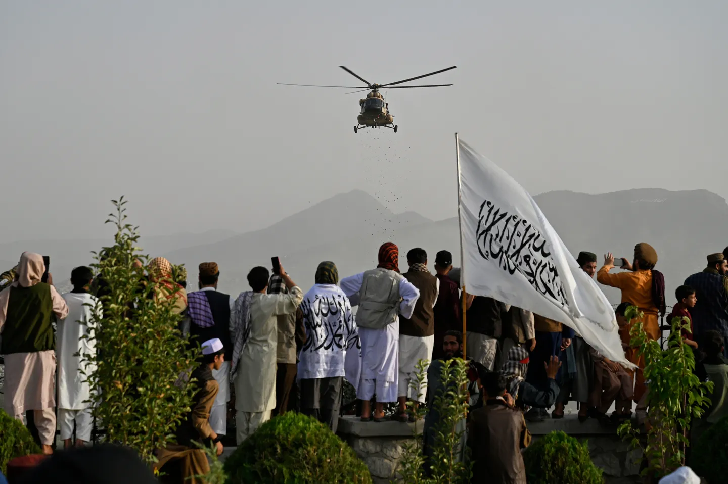 طالبانو د پاکستان سره په پوله کې په ۵ ولایتونو کې پر پاکستاني ځواکونو هممهاله ځوابي بریدونه کړي