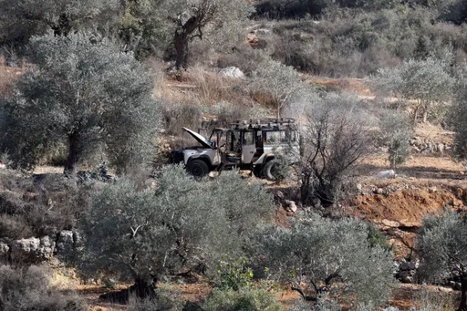 الاحتلال يعتقل فلسطينيين بالضفة ويحذر ذوي أسرى مقرر الإفراج عنهم وسط تواصل انتهاكات المستوطنين