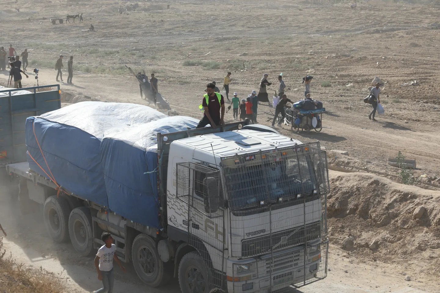 Gaza situation: Aid trucks move in, prisoner-captive exchange tomorrow