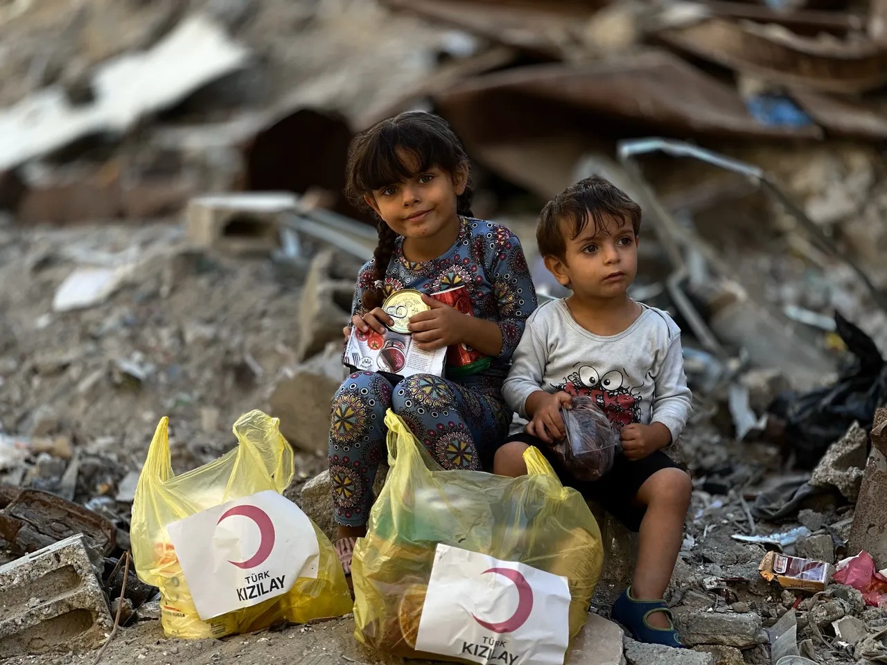 الهلال الأحمر التركي يوسع جهوده لتقديم المساعدات الغذائية للمدنيين في غزة