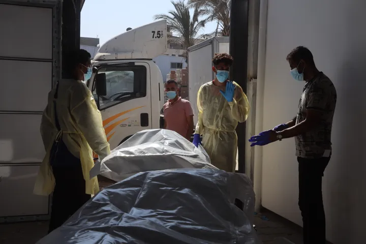 “جثامين تكشف الحقيقة”.. الصحة في غزة: أسرى أُعيدوا مكبّلين وعليهم آثار تعذيب وحروق