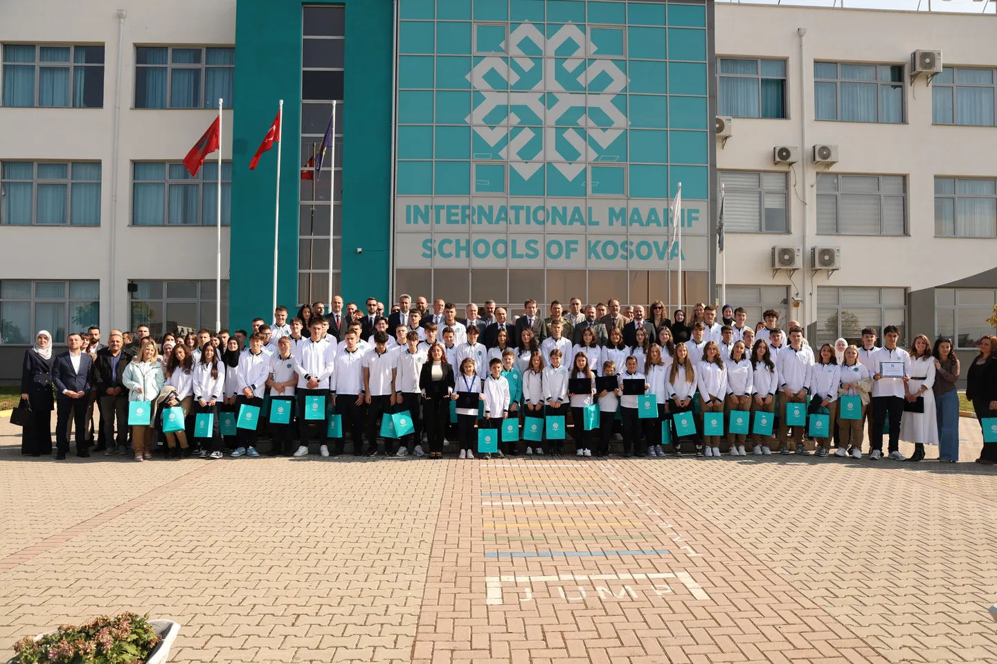 Shkollat Ndërkombëtare Maarif të Kosovës shpërblyen nxënësit e dalluar