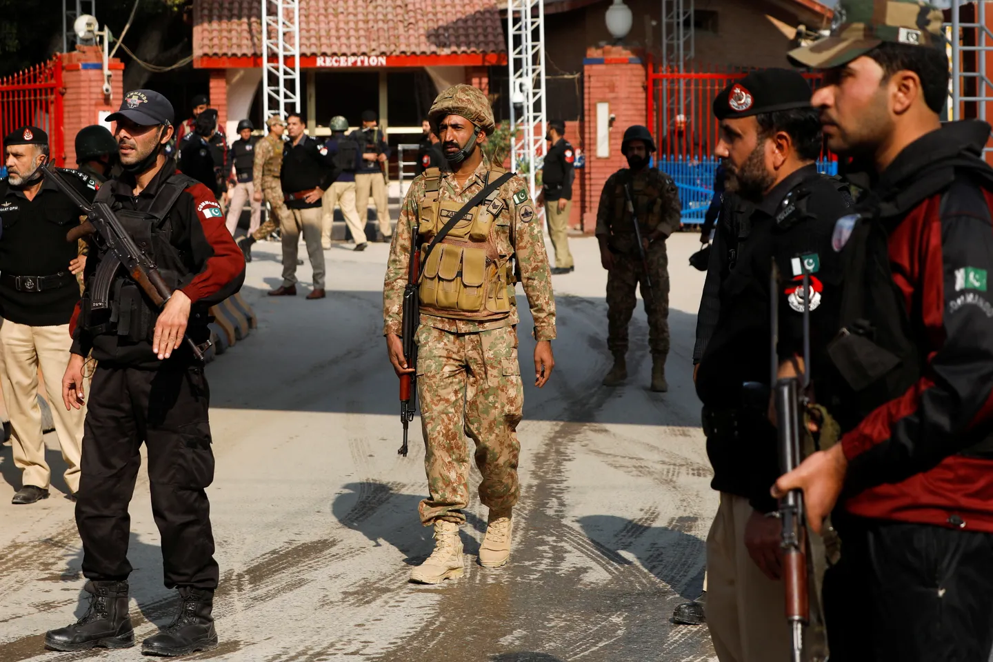 Serangan bom bunuh diri menewaskan 7 tentara Pakistan dekat perbatasan Afghanistan menjelang pembicaraan Doha