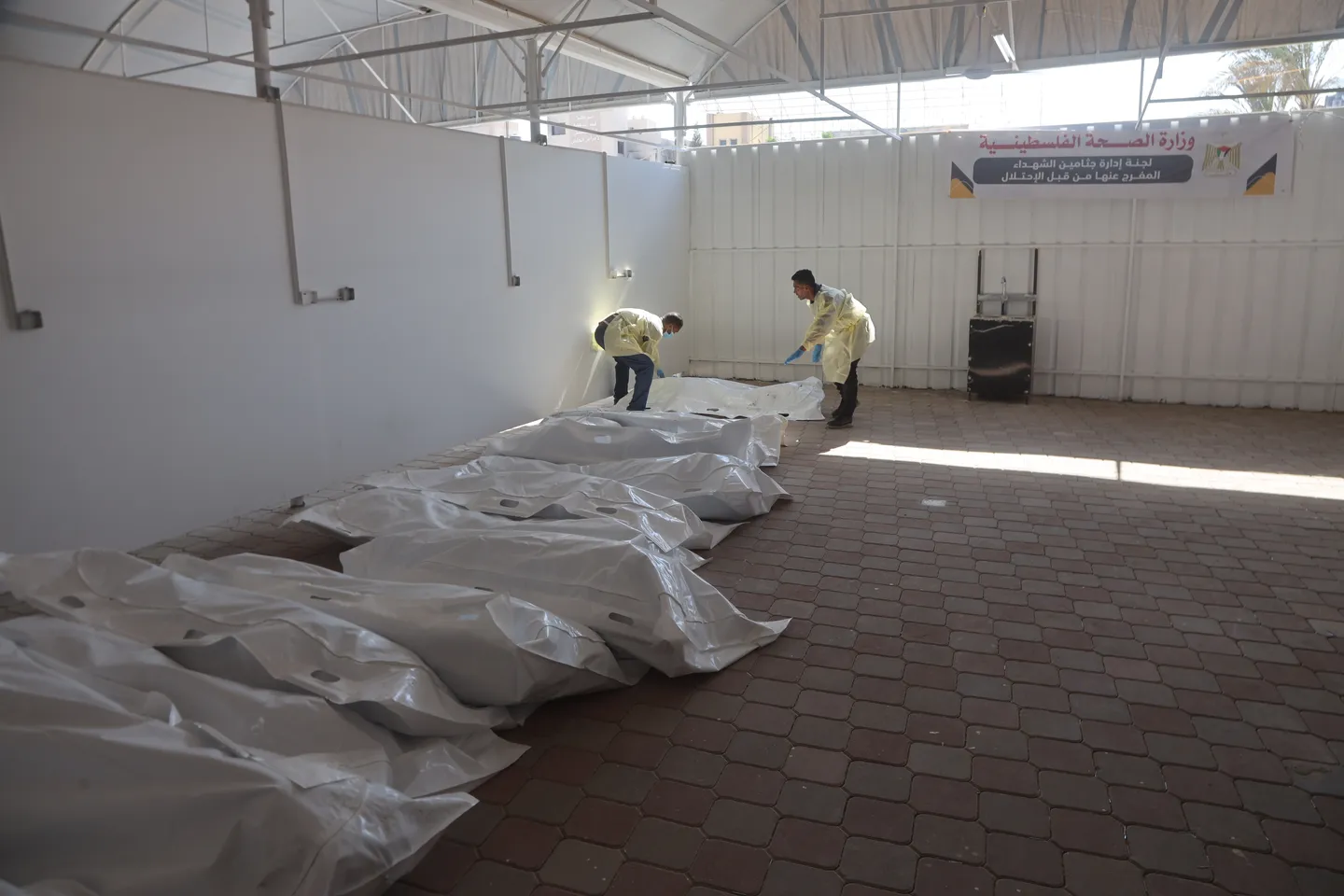 Израел предава телата на 15 палестинци на Газа