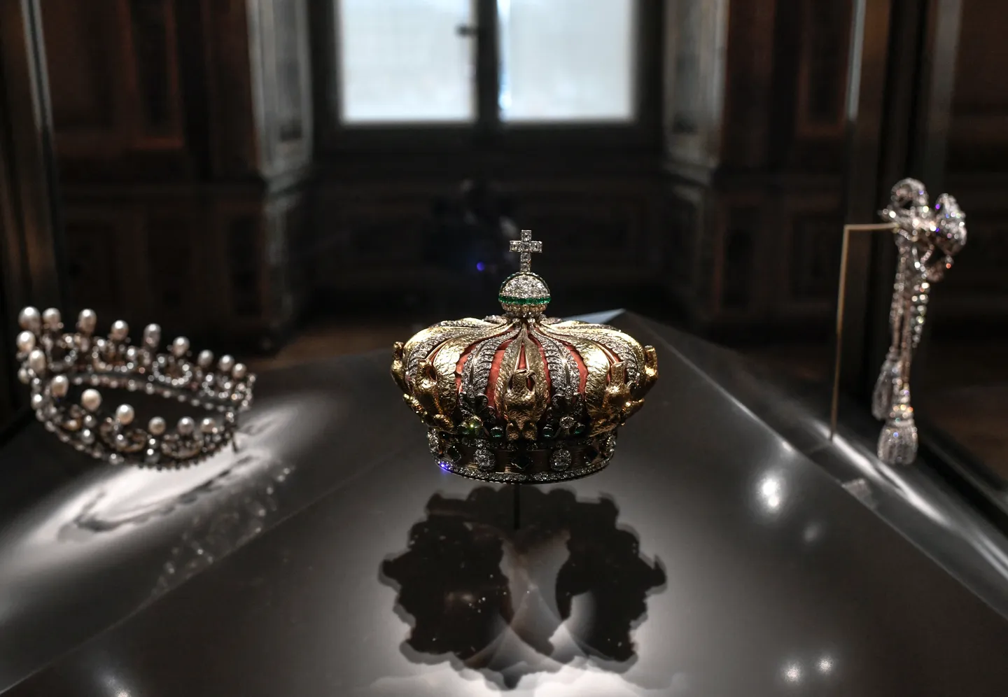 French prosecutor values Louvre jewel heist at $102M