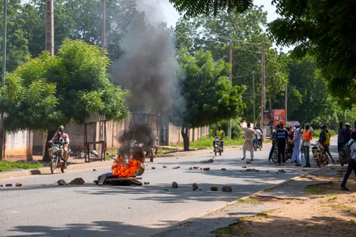 Booliska Cameroon oo rasaas ku furay mudaaharaadayaal ka caraysan natiijada doorashada