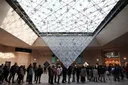 France: le musée du Louvre rouvre finalement ses portes