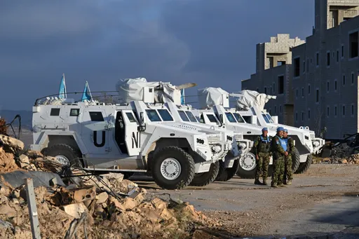 Sud du Liban: Tirs de drones et de chars israéliens contre des Casques bleus de l'ONU