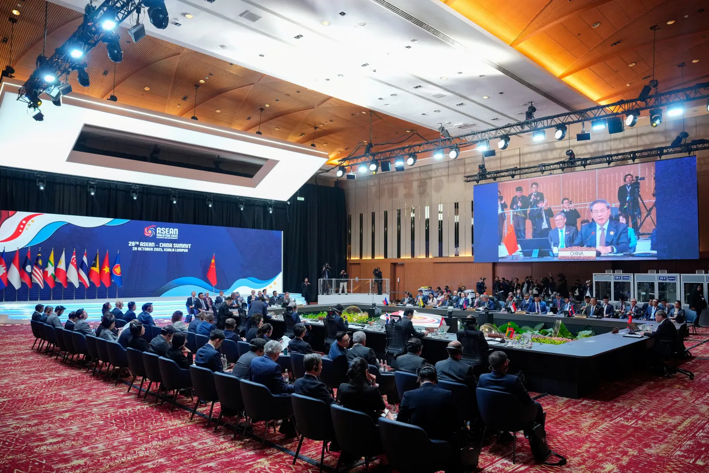 من كوالالمبور إلى كوريا.. هل تنجح الصين في استثمار الرسوم الأمريكية لتعزيز نفوذها الإقليمي؟