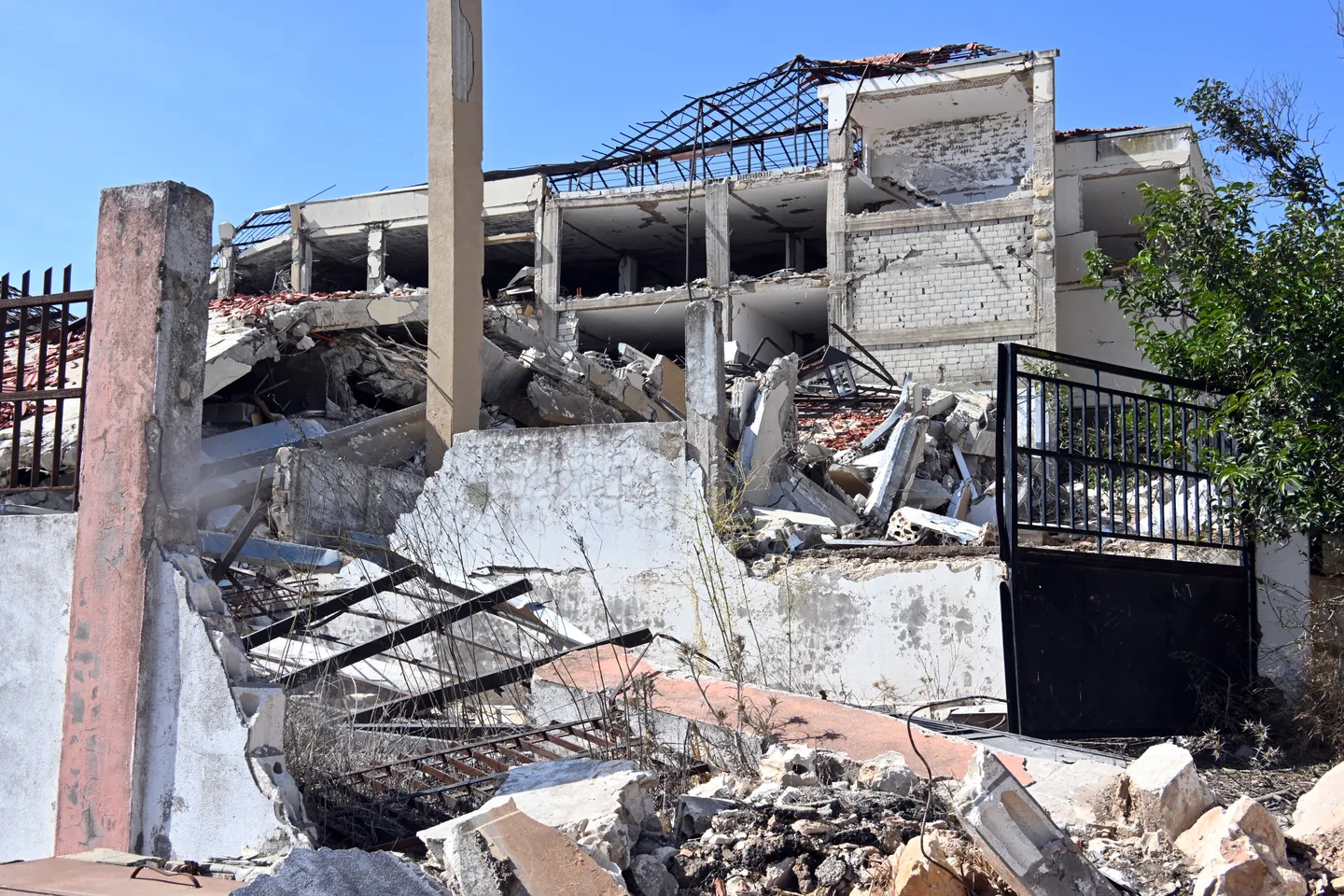 İzrail “Hizbullah”nıñ köç cıyuın alğa sörep Livandağı höcümnären arttıraçağın belderä