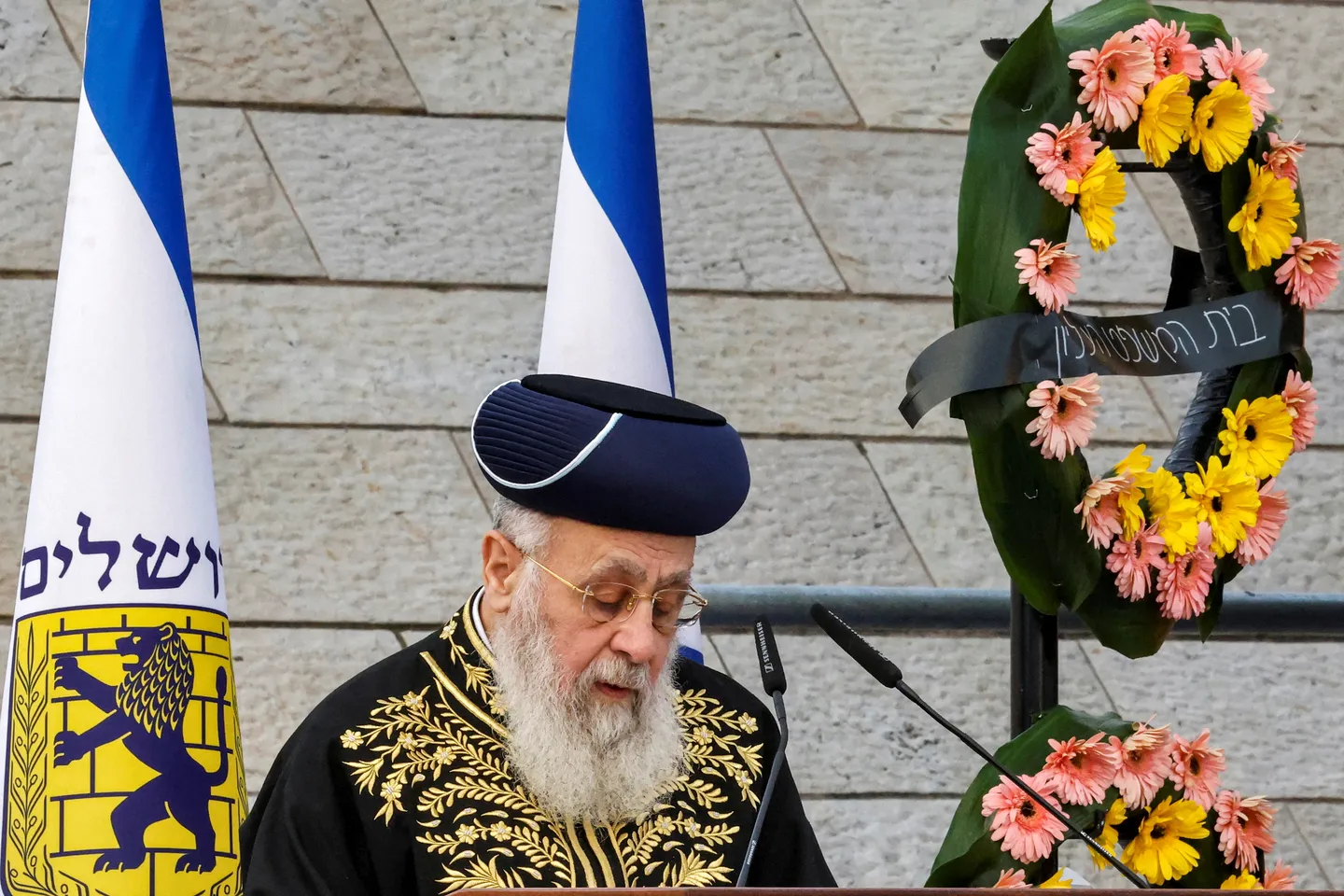 מנהיג רוחני של ש"ס: להתעמת עם כל מי שאומר שהעולם נברא לפני יותר מ-6,000 שנה