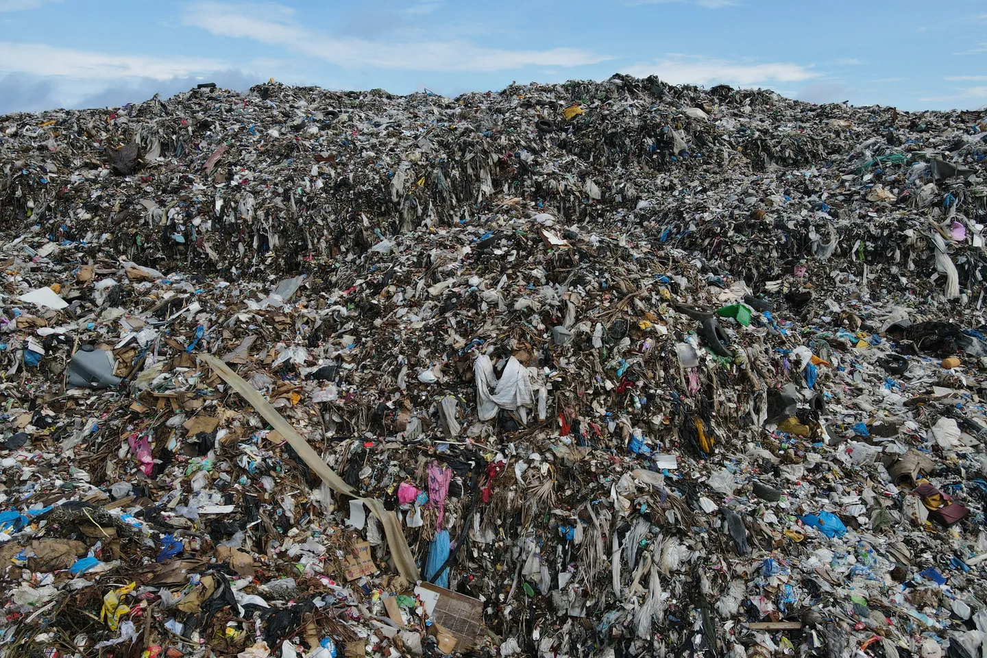 معاون محیط‌‌زیست تهران: دفن روزانه بیش از هزار تن زباله، تهدیدی برای منابع آب و خاک است