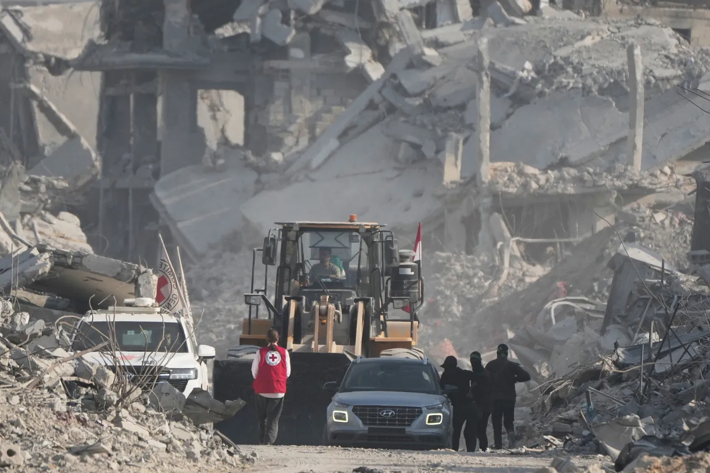 جيش الاحتلال الإسرائيلي يعلن تسلّم جثة أحد أسراه من رفح عبر الصليب الأحمر