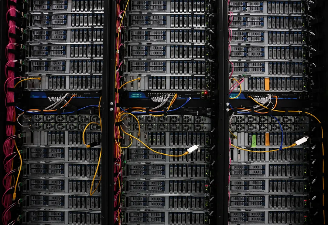 التحدي الأصعب.. مَن يزوّد خوادم الذكاء الصناعي بالكهرباء في الولايات المتحدة؟