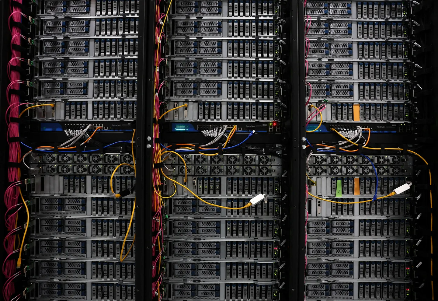 التحدي الأصعب.. مَن يزوّد خوادم الذكاء الصناعي بالكهرباء في الولايات المتحدة؟