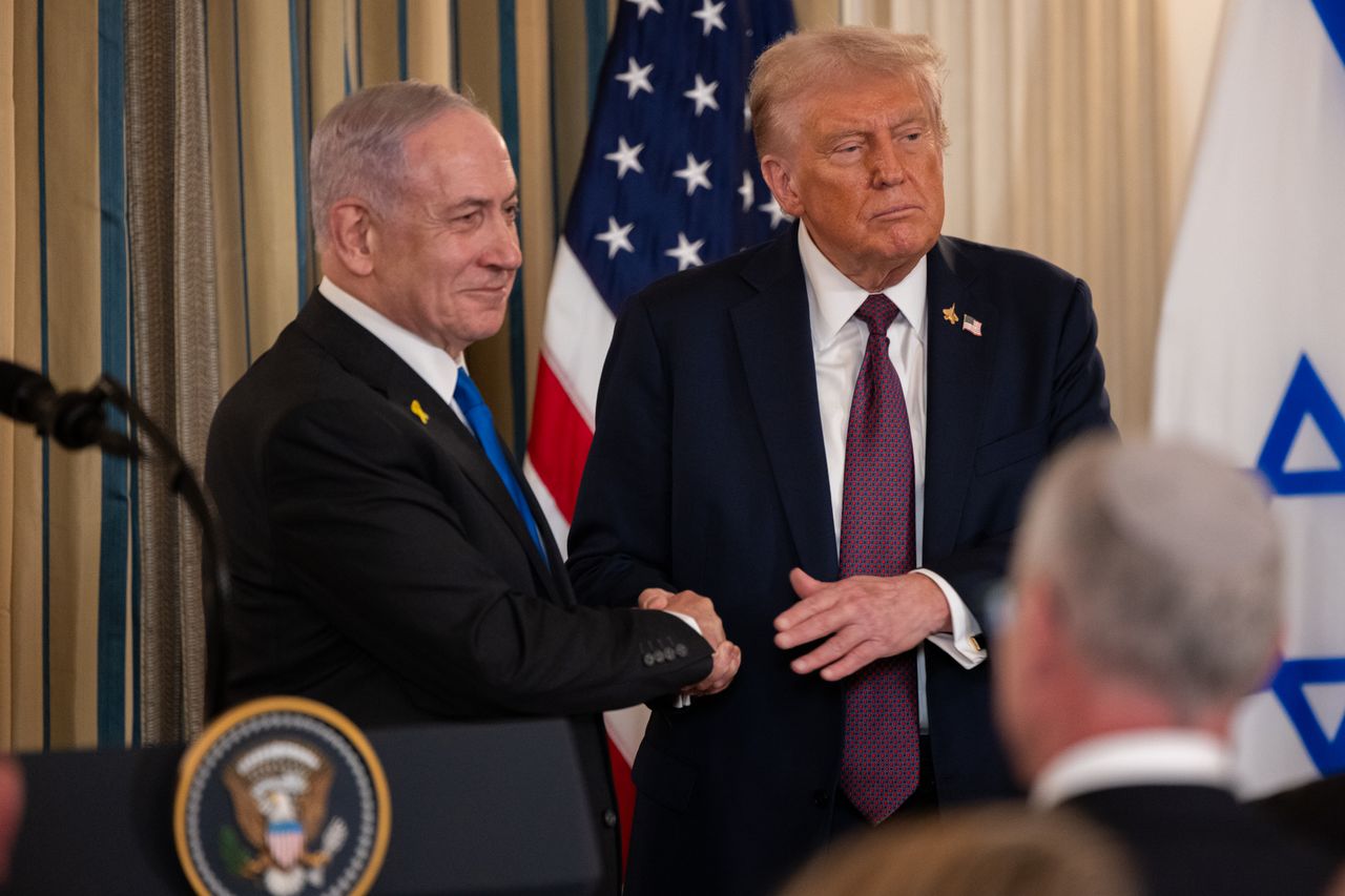 Trump sends letter to Herzog seeking pardon for Netanyahu - TRT World