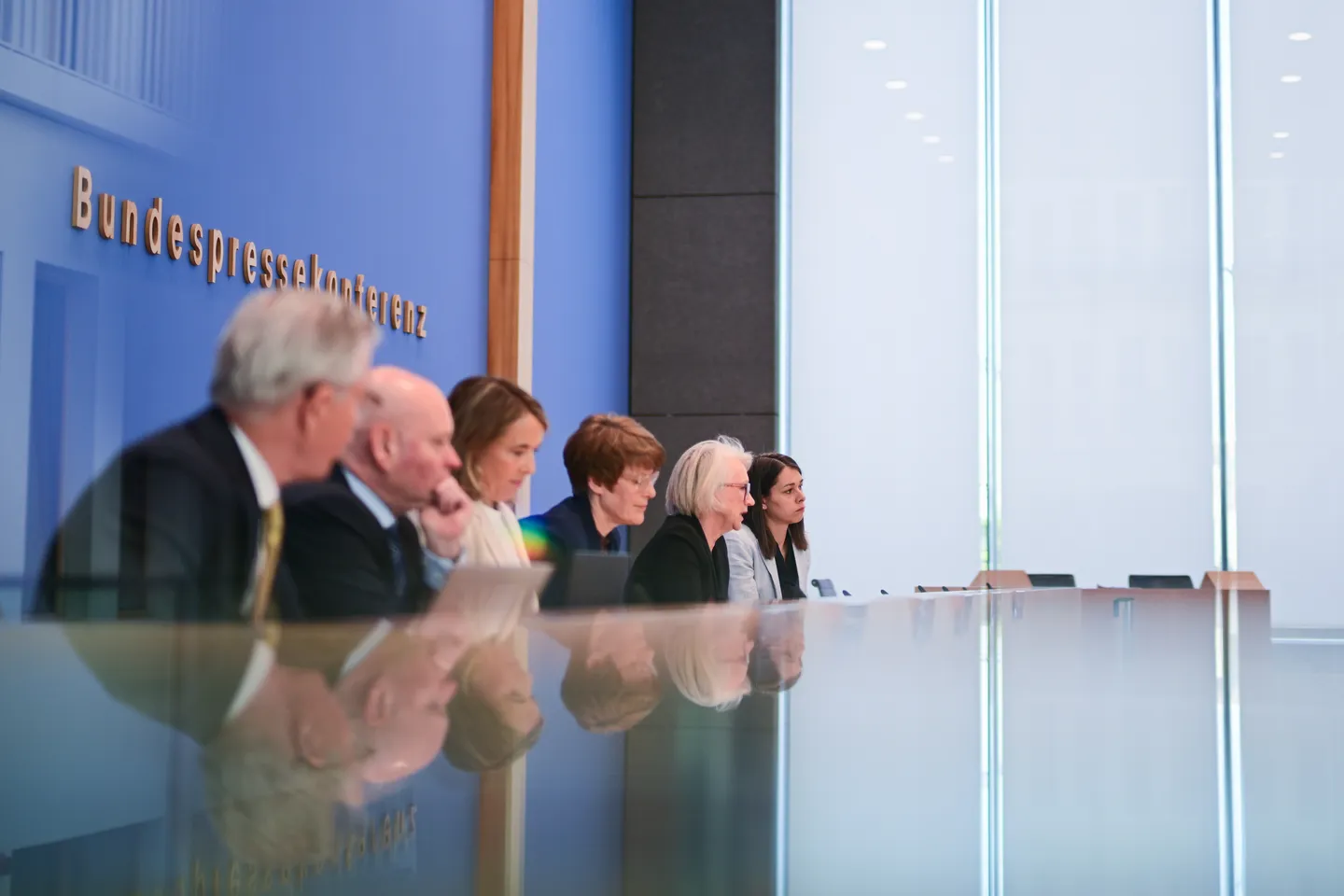 Wirtschaftsweise: 2026 nur 0,9 Prozent Wachstum - scharfe Kritik an Sondervermögen