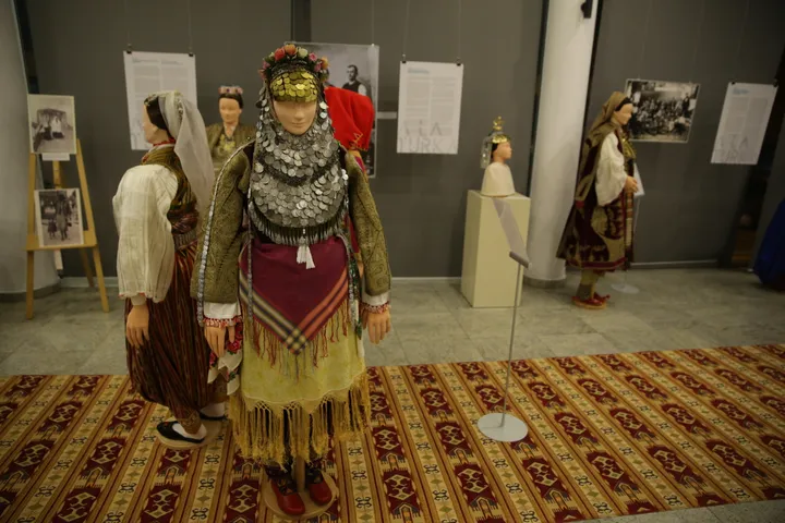 Izložba "A La Turka" u Sarajevu otkriva kulturne veze Istoka i Zapada kroz tradicionalnu nošnju