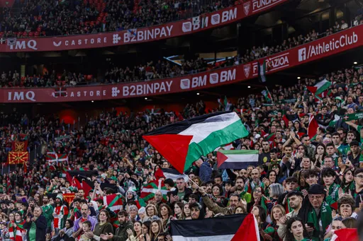 Adeptos transformam jogo Palestina-País Basco em forte demonstração de apoio aos palestinianos