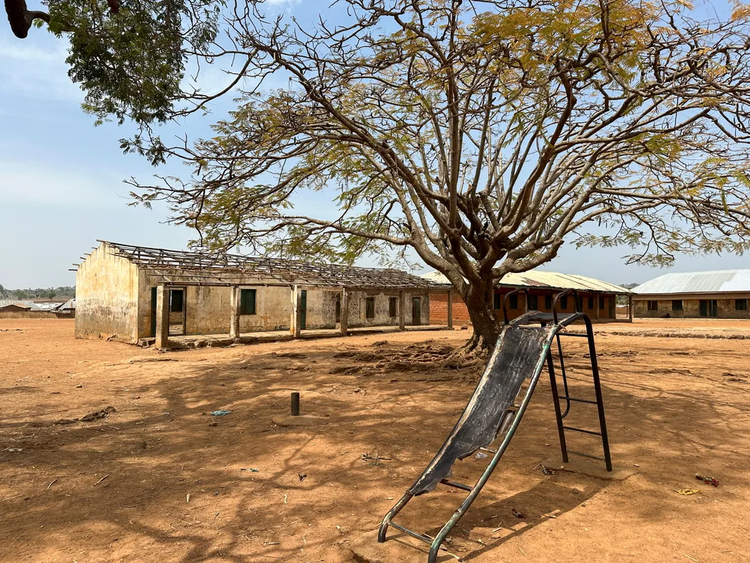 Nigeriýada ýaragly adamlar gyz okuwçylary alyp gaçdylar