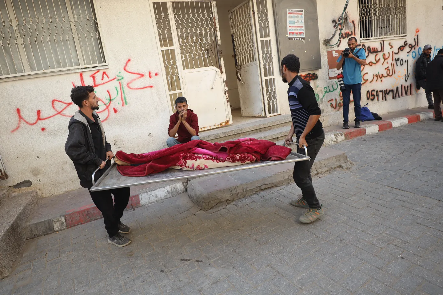 Тројца Палестинци убиени во нов израелски воздушен напад во Газа и покрај прекинот на огнот