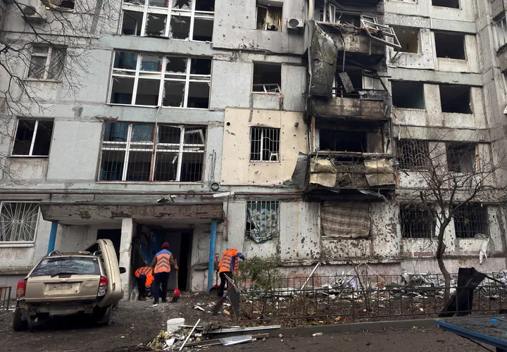 قبل محادثات سويسرا.. واشنطن تُظهر مرونة في خطة أوكرانيا لإنهاء الحرب وسط تصاعد الهجمات