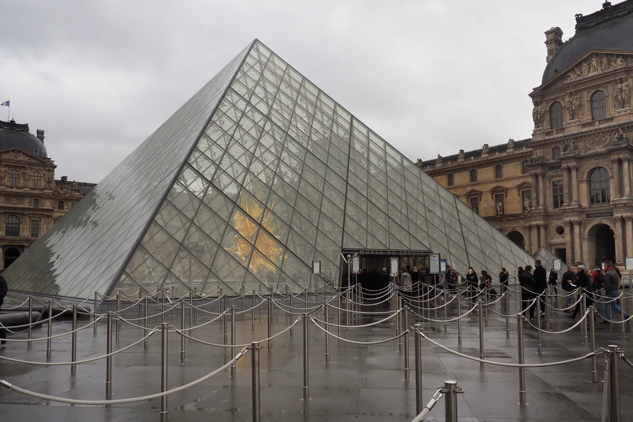 Der Louvre wird für ausländische Besucher teurer