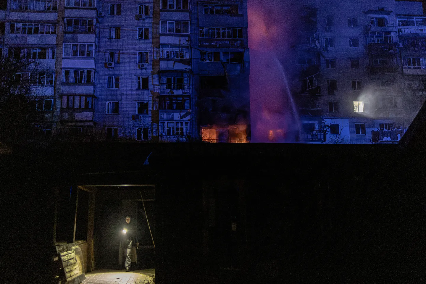 قتيل و11 جريحاً في هجوم روسي بمسيّرات قرب كييف.. وزخم دبلوماسي لإنهاء الحرب