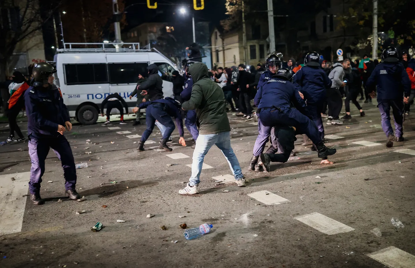 Бугарската влада го повлекува нацрт-буџетот за 2026 годинa по вчерашните насилни протести