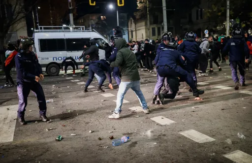 Бугарската влада го повлекува нацрт-буџетот за 2026 годинa по вчерашните насилни протести