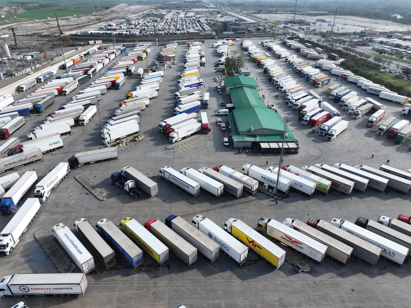 Fermerët grekë mbyllin vendkalimin Ipsala, shoferët e kamionëve kalojnë në pika të tjera kufitare