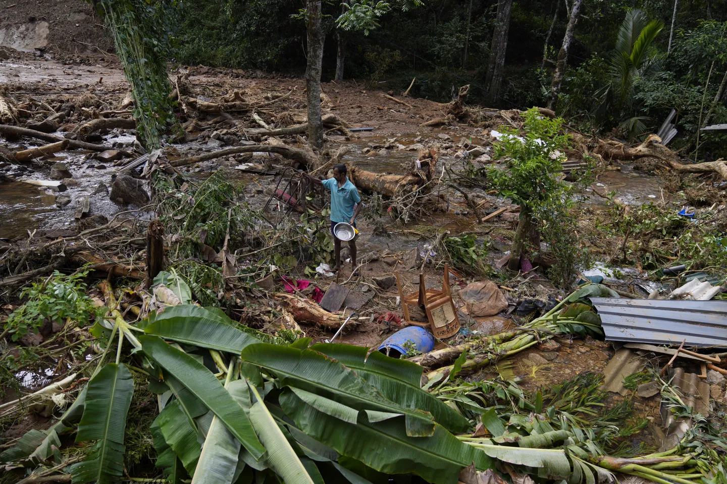 Sri Lanka cyclone survivors too fearful to return home, trapped in relief centres