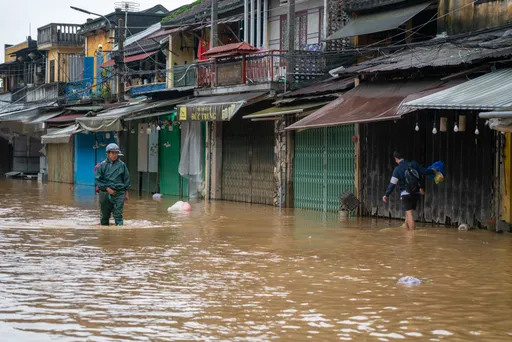 Áradások Vietnámban: két halálos áldozat, tucatnyi földcsuszamlás sújtja az országot