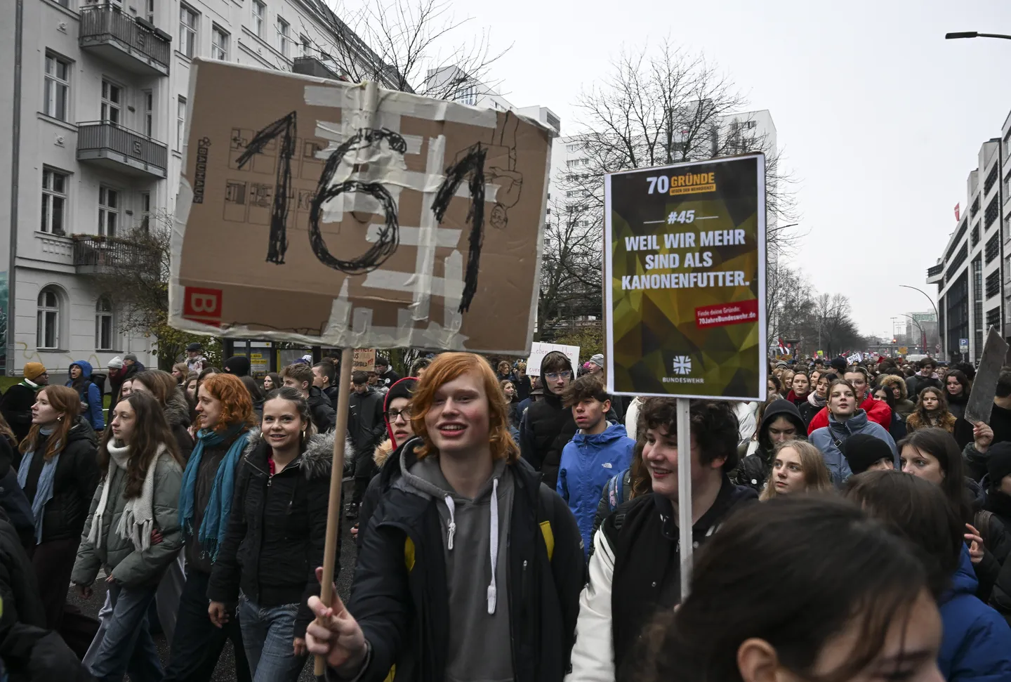 Mijëra studentë në protesta kundër ligjit të ri të shërbimit ushtarak në Gjermani