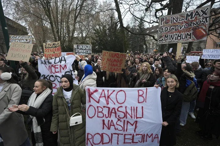 Studenti pred Vladom KS traže sistemsko rješavanje problema u domovima