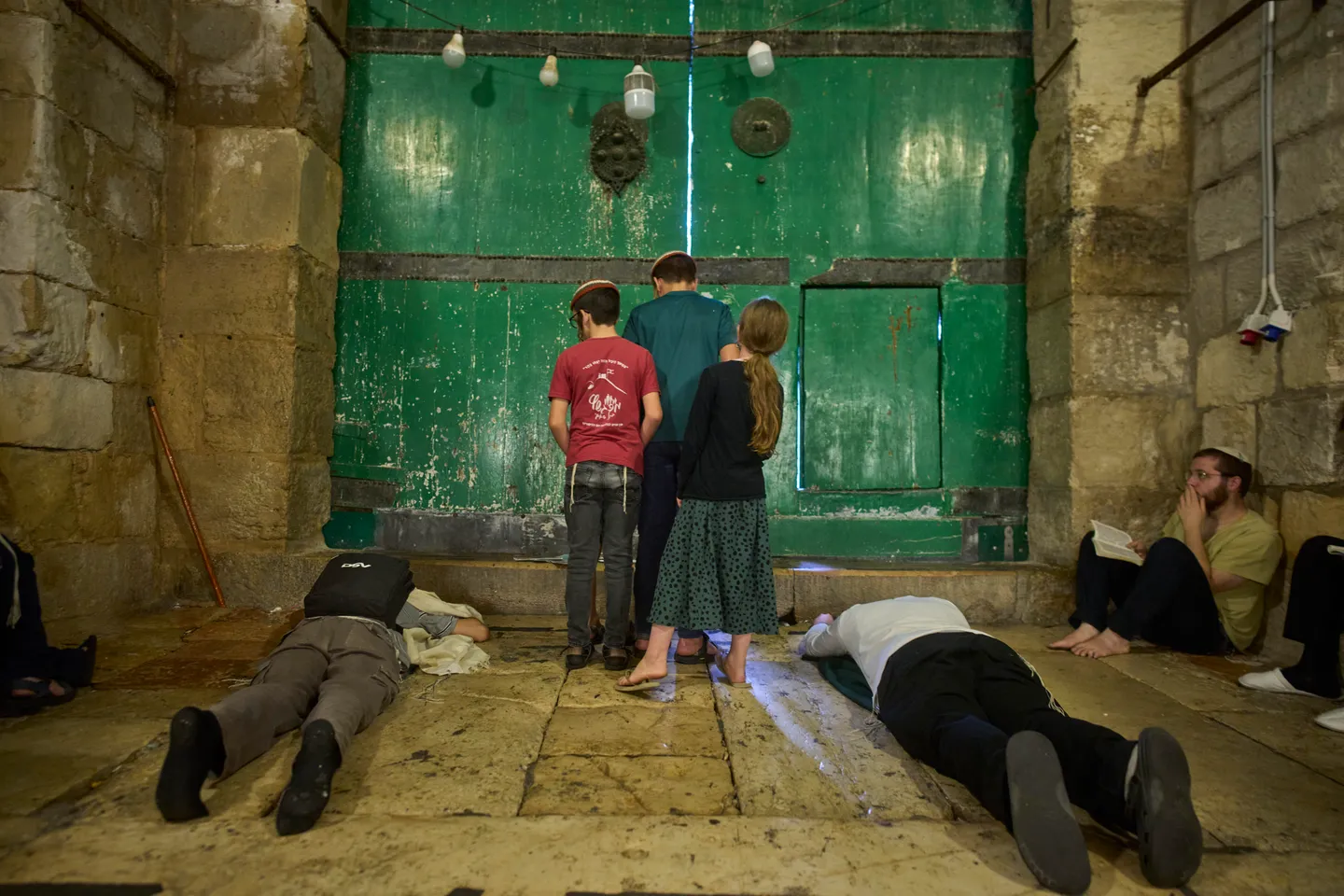 Nearly 200 illegal Israeli settlers storm Al-Aqsa Mosque under heavy police protection