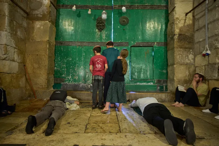 Nearly 200 illegal Israeli settlers storm Al-Aqsa Mosque under heavy police protection
