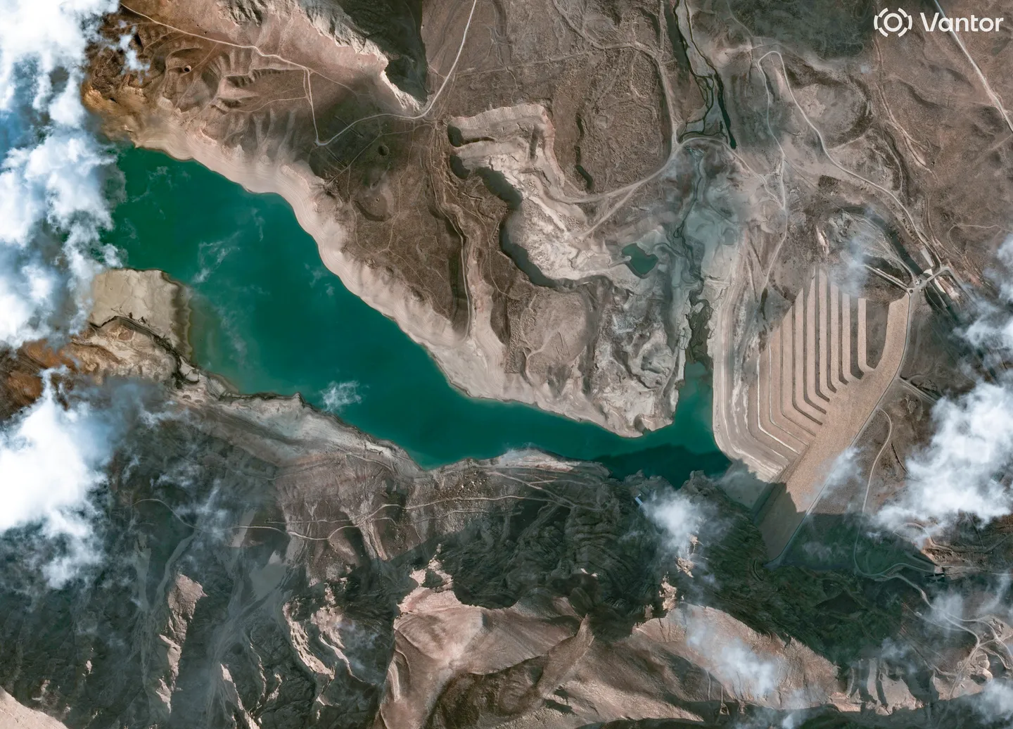 دولت ایران از برنامه ورود آب به بورس و قیمت‌گذاری رقابتی خبر داد