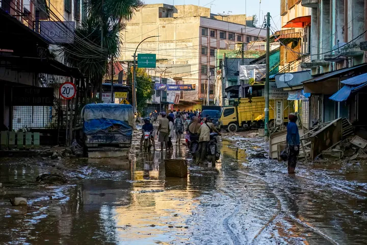 Listrik belum pulih di Aceh Tamiang, warga gunakan penerangan alternatif