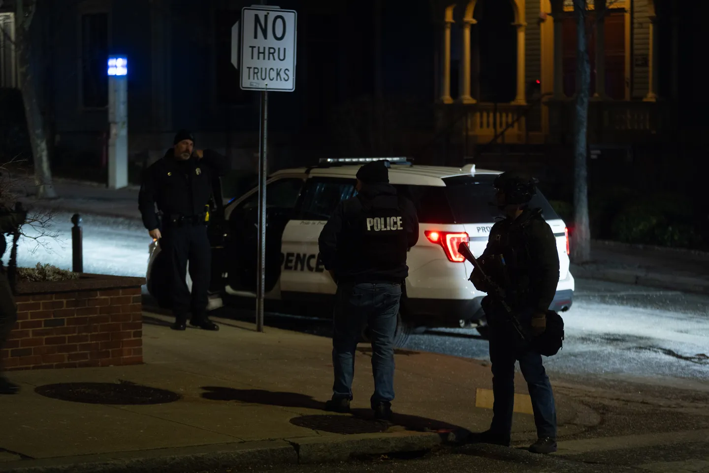 Dy të vrarë dhe disa të plagosur nga të shtënat në Universitetin Brown në SHBA