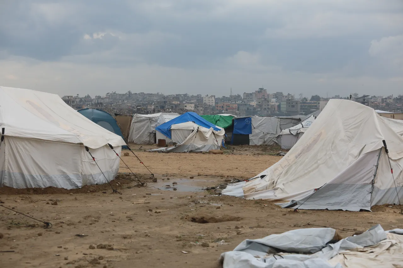 انتشال 6 فلسطينيين بعد انهيار منزل بفعل العاصفة غرب غزة.. وقصف إسرائيلي متفرق بالقطاع