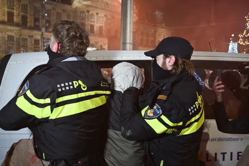 Policia holandeze arreston protestues propalestinezë gjatë tubimit proizraelit