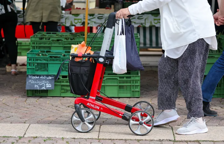 Mehr Rentner als je zuvor auf Sozialhilfe angewiesen - vor allem Frauen
