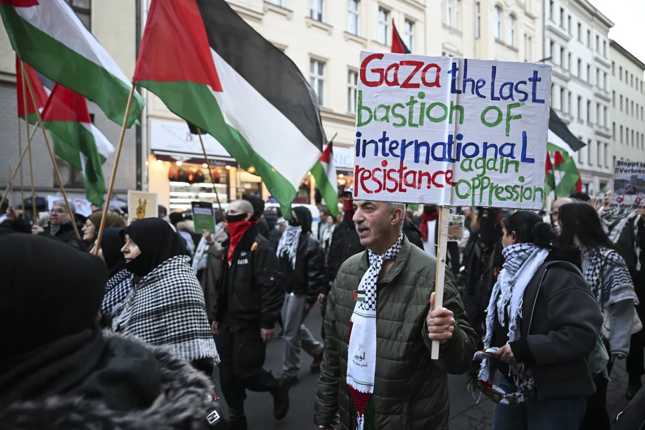 Berlin: Zahlreiche Menschen nehmen an Demo für Palästina teil