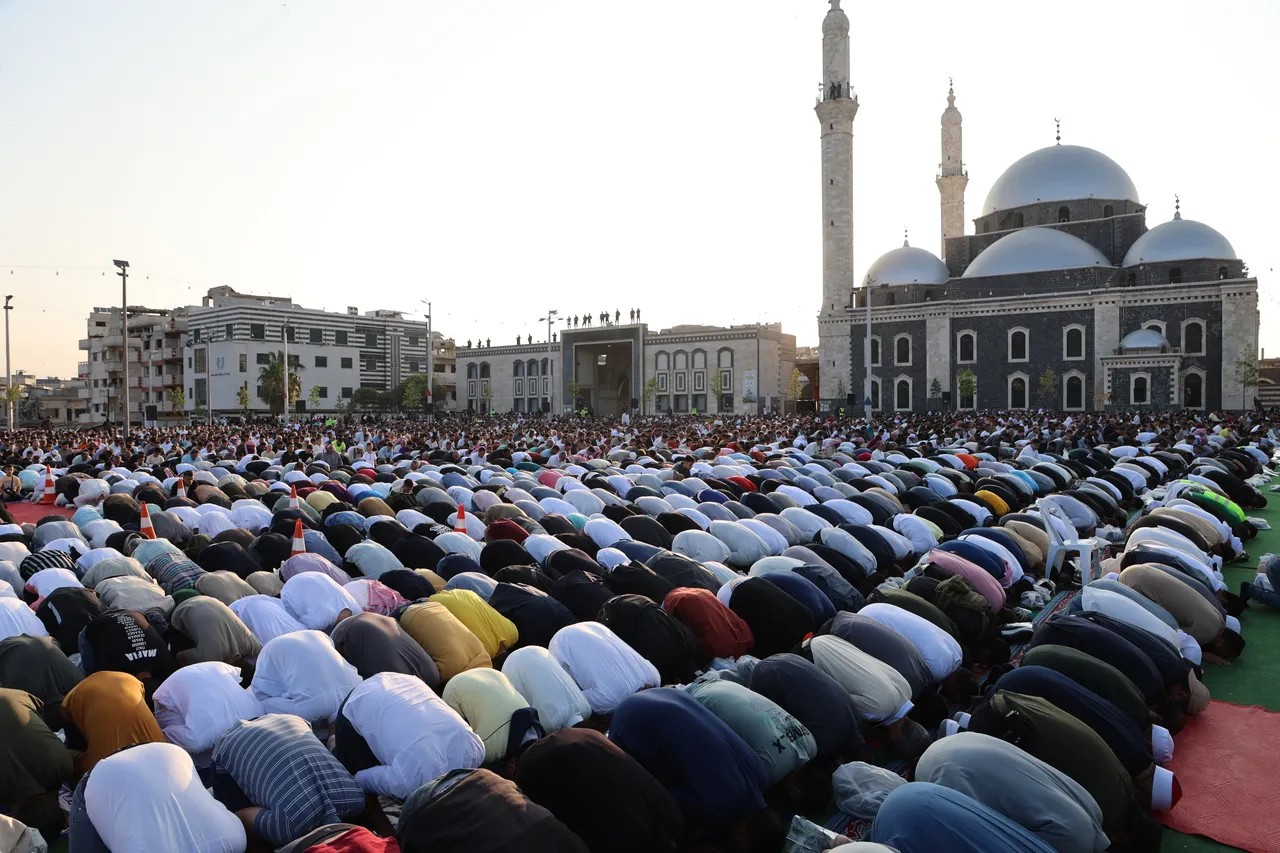 Deadly blast hits mosque in Syria's Homs during Friday prayers