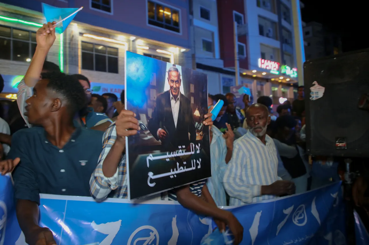 Somalezët protestojnë kundër njohjes së Somalilandit nga Izraeli
