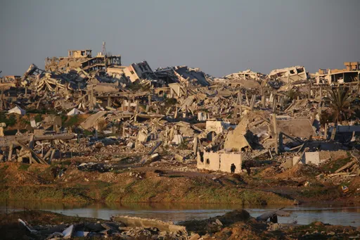 استشهاد 3 فلسطينيين يرفع حصيلة الخروقات في غزة إلى 420.. والاحتلال يلغي تراخيص 37 منظمة إغاثية