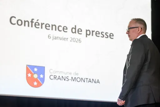 La commune de Crans-Montana admet des lacunes après l’incendie du Nouvel An