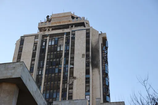 وسط قتلى مدنيين وتعليق حركة الطيران.. هجمات بمسيّرات لـ"YPG" الإرهابي في حلب تقابَل برد للجيش السوري