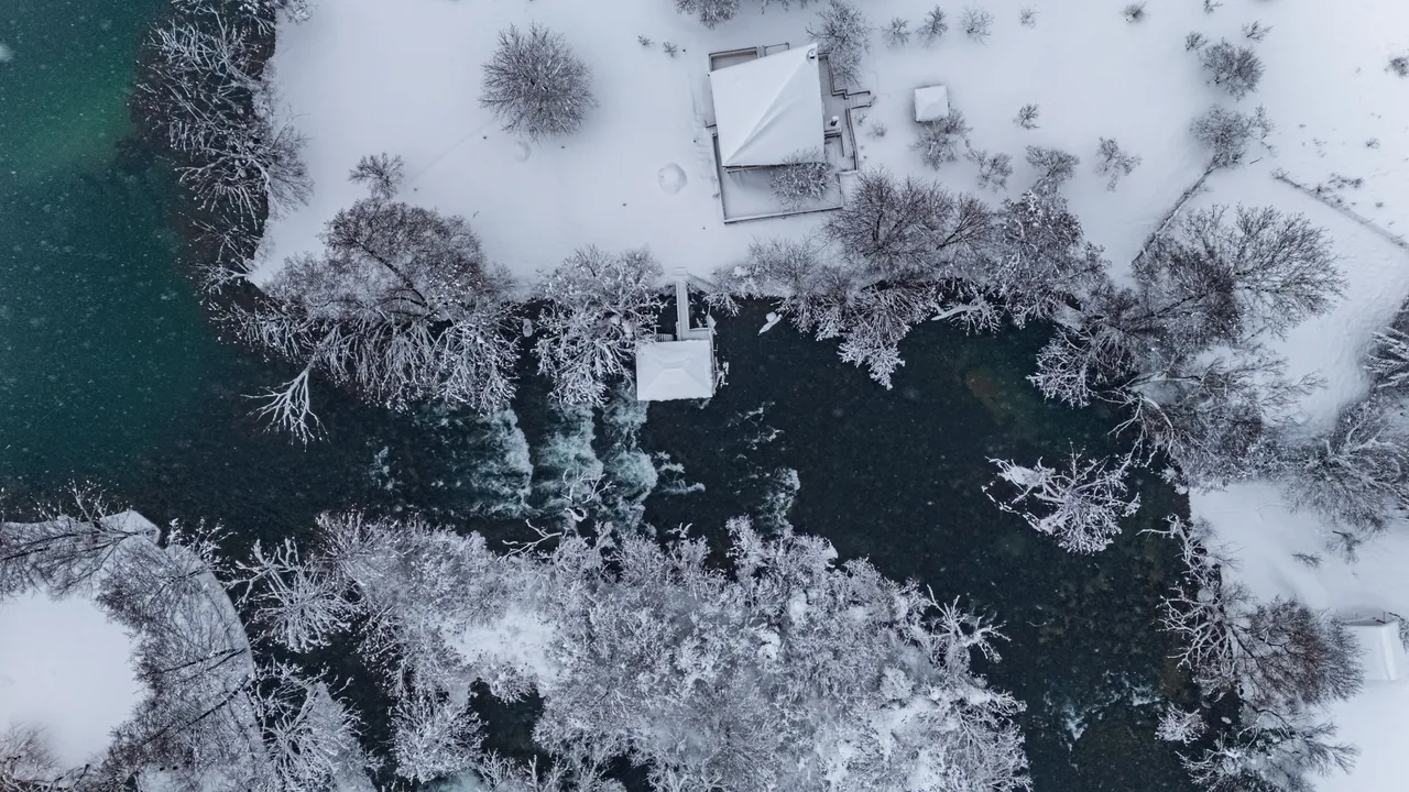 Zimska idila na sjeverozapadu BiH: Una i snijeg formirali prizore poput razglednica